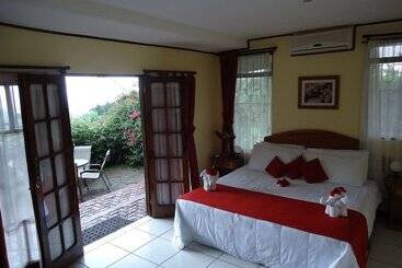 La Catalina Hotel And Suites