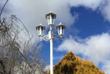 White Lanterns Motel