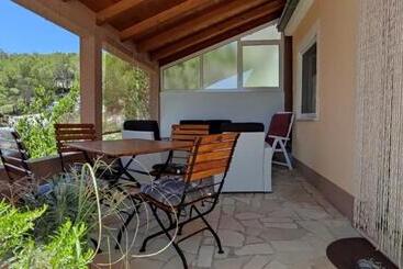 Apartments Ivano - Milna-Island Brac