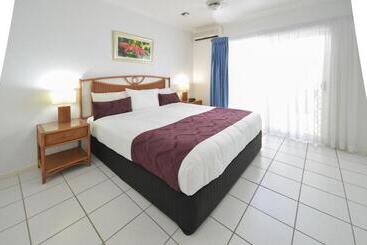 هتل Beachfront Apartments On Trinity Beach