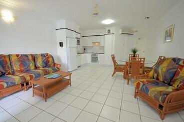 هتل Beachfront Apartments On Trinity Beach