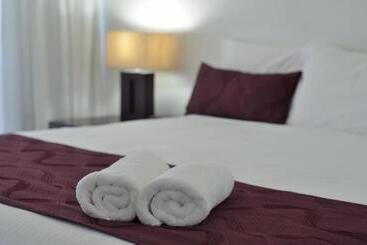 هتل Beachfront Apartments On Trinity Beach