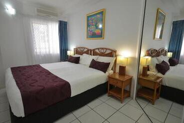 هتل Beachfront Apartments On Trinity Beach