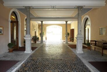 Grand Hotel Entourage   Palazzo Strassoldo