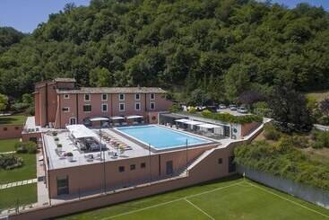 هتل La Reggia Sporting Center