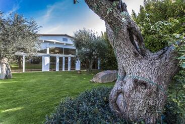 هتل Relais Masseria Serritella