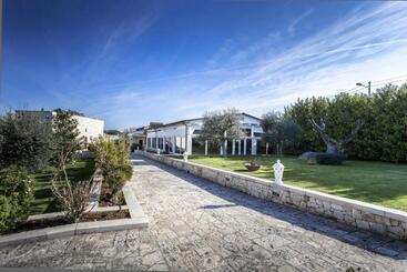 هتل Relais Masseria Serritella