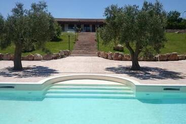 هتل Relais Masseria Serritella