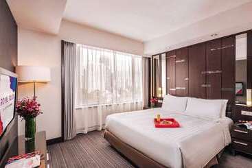 هتل Royal Plaza On Scotts