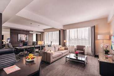 هتل Royal Plaza On Scotts