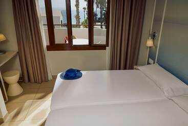 Grupotel Flamingo Beach