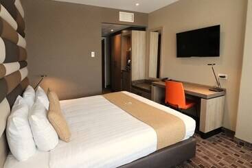 Xo Hotels Blue Tower