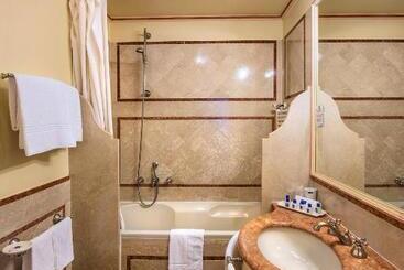 اقامتگاه Db Villas Le Ville Del Lido Resort