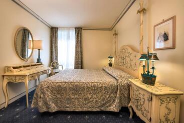 اقامتگاه Db Villas Le Ville Del Lido Resort