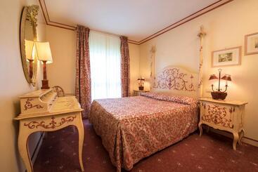 اقامتگاه Db Villas Le Ville Del Lido Resort