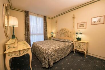 اقامتگاه Db Villas Le Ville Del Lido Resort