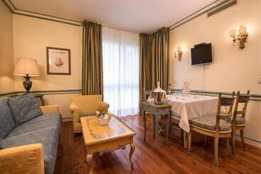 اقامتگاه Db Villas Le Ville Del Lido Resort