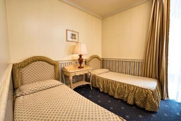 اقامتگاه Db Villas Le Ville Del Lido Resort