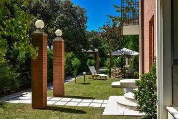 اقامتگاه Db Villas Le Ville Del Lido Resort