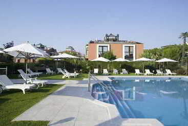 اقامتگاه Db Villas Le Ville Del Lido Resort