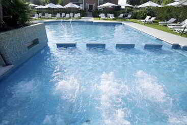 اقامتگاه Db Villas Le Ville Del Lido Resort