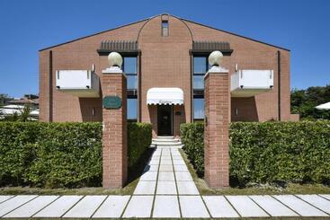 اقامتگاه Db Villas Le Ville Del Lido Resort