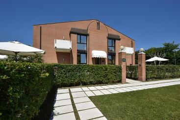 اقامتگاه Db Villas Le Ville Del Lido Resort