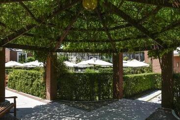 اقامتگاه Db Villas Le Ville Del Lido Resort