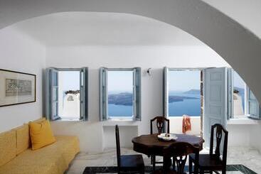 هتل Aigialos Luxury Traditional Settlement