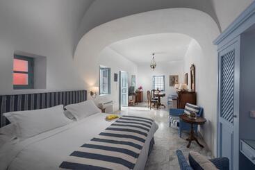 هتل Aigialos Luxury Traditional Settlement