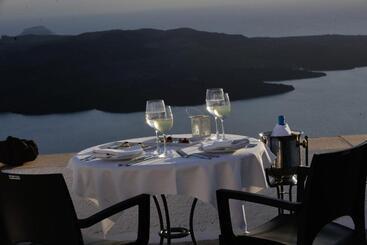 هتل Aigialos Luxury Traditional Settlement