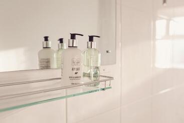 هتل Ambleside Townhouse