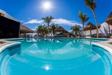 هتل & Beach Club Ojo De Agua