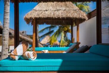 هتل & Beach Club Ojo De Agua