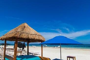 هتل & Beach Club Ojo De Agua