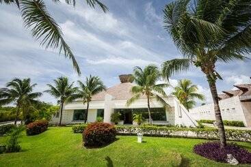 هتل Bluebay Grand Esmeralda - All Inclusive