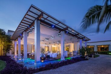 هتل Bluebay Grand Esmeralda - All Inclusive