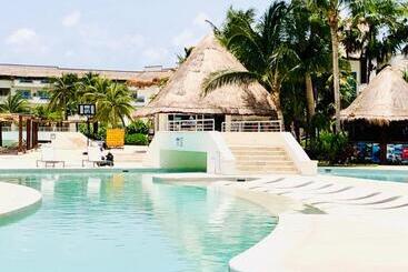 هتل Bluebay Grand Esmeralda - All Inclusive