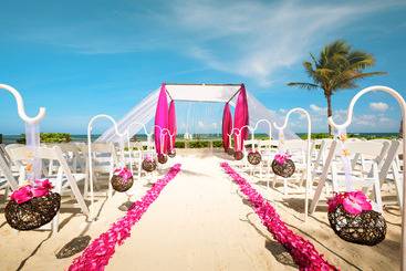 هتل Bluebay Grand Esmeralda - All Inclusive