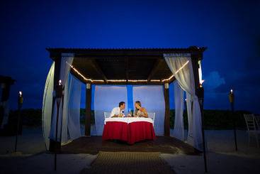 هتل Bluebay Grand Esmeralda - All Inclusive