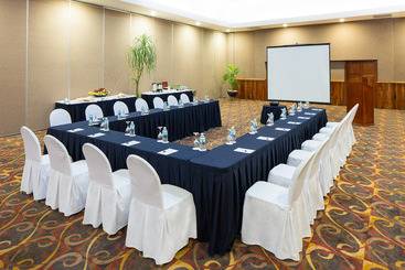 هتل Bluebay Grand Esmeralda - All Inclusive
