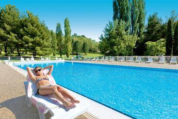 هتل Club Vacances Bleues Domaine De Chateau Laval
