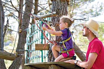 هتل Club Vacances Bleues Domaine De Chateau Laval