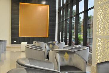 هتل Grand Riverview