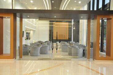 هتل Grand Riverview
