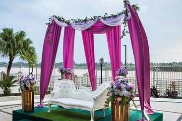 هتل Grand Riverview