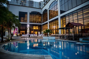 هتل Grand Riverview