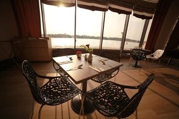 هتل Grand Riverview