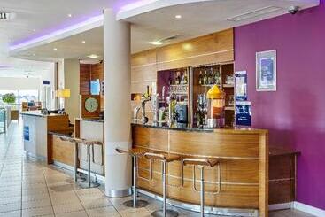 هتل Holiday Inn Express London   Newbury Park, An Ihg