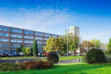 هتل Holiday Inn London   Gatwick Airport, An Ihg